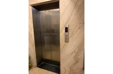 Tòa khách sạn Mặt phố Vũ Tông Phan, doanh thu khủng, lô góc, 100mx9T