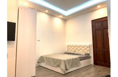 Bán nhà trung tâm cầu giấy, nhà 5 tầng 4 ngủ nhỉnh 3ti.0913781956