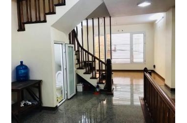 Cần tiền bán nhà phố TRẦN QUÔC HOÀN phân lô GARA nhiều tiện ích.0913781956