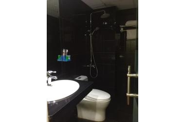 Bán khách sạn ngã tư Tố Hữu – Lê trọng Tấn, doanh thu 110tr/tháng, 50mx8T mới.