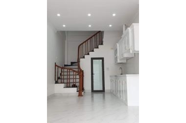 Bán nhà riêng phường Thạch Bàn diện tích 32m2 giá 1.98 tỷ