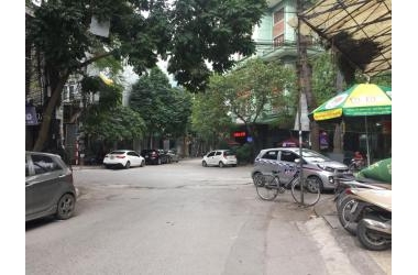 Bán nhà, 180 hoàng quốc việt, lô góc, 8.8TỈ. CALL 0913781956