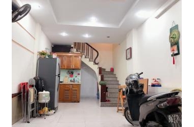 Bán nhà Trung Kính 35m, 5 tầng, mặt tiền 3,6m, 2,85 tỷ.