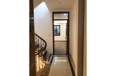 Bán nhà, 260 Cầu Giấy, 55M2, thang máy, nhà rất đẹp.7,5ti,call 0913781956