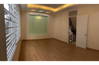 5. Bán nhà Thanh Xuân, 35m, ô tô tránh, trung tâm, giá chỉ 3,5 tỷ.