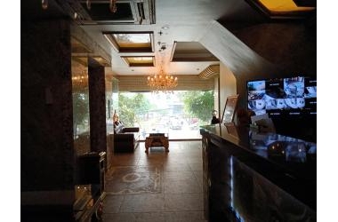 Bán quán hát Karaoke phố Dương Khuê, tòa 65mx11T, MT 6m, giá cực rẻ.