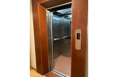 Tòa 9T cho thuê phố Trần Quang Diệu, gara ôtô, cạnh vườn hoa 1/6, nội thất xịn.