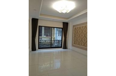 Nhà đẹp Triều Khúc GARA OTO KINH DOANH 2 thoáng LH: 0903409888