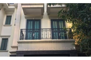 Bán nhà liền kề : 75m2 , Mt 5m , gara oto phân lô ngõ 40 Xuân La