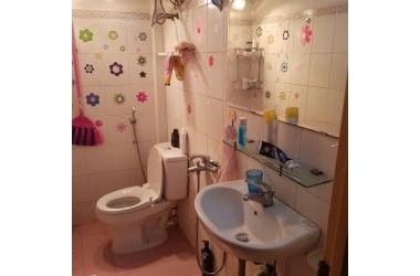 Bán nhà 2 tỷ hồ tây  ô tô sát nhà