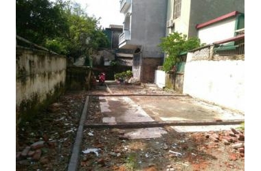 Bán lô đất thổ cư Đông Ngạc , Bắc Từ Liêm : DT 48m2 , Mt 4,2m Oto 7 chỗ vào đất