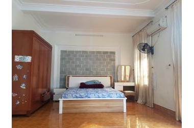 Hiếm có, nhỉnh 4 tỷ nhà Hào Nam, Đống Đa, 45m2x5T, 2 thoáng, ôtô