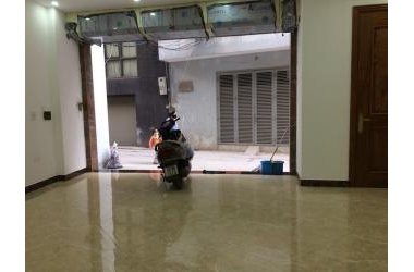 LÔ GÓC-Ô TÔ VÀO NHÀ-KINH DOANH-VĂN PHÒNG NHỘN NHỊP NHẤT CẦU GIẤY 45m,5 tầng,mt5m,giá 9.9 tỷ