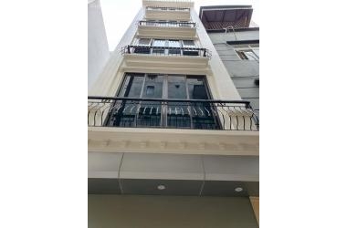 Bán gấp trong tuần nhà phố Xuân La : Dt 35m2 , Lô góc , KIA vào nhà Lh : 0934121992