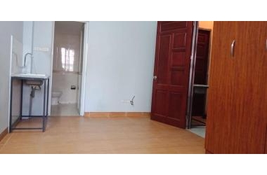 Bán nhà Ngọc Lâm, kinh doanh tốt, 3 ô tô tránh, vỉa hè rộng, 2.8 tỷ