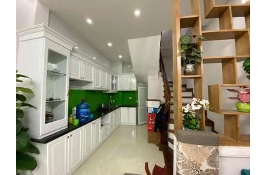 Bán gấp nhà Kim Đồng, ô tô tránh, vỉa hè, kinh doanh, nột thất đỉnh.