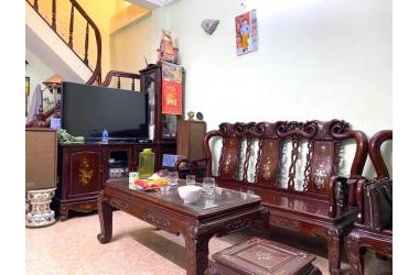 Chùa Láng, Đống Đa phân lô 43m2, 4 tầng, ô tô đỗ gần, 4.7 tỷ