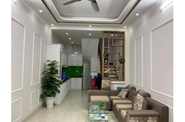bán nhà ngõ ô tô đường giáp bát 48m xây 5 tầng, có sân riêng