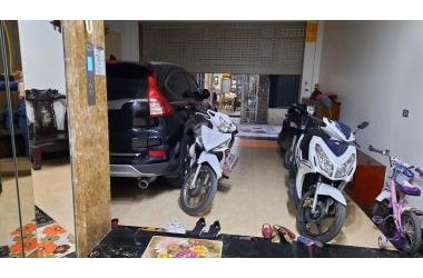 Chính chủ bán gấp nhà ngõ Lạc Long Quân,Cầu Giấy, 47m2 7T, MT5m, có thang máy, gara ô tô, giá 11tỷ