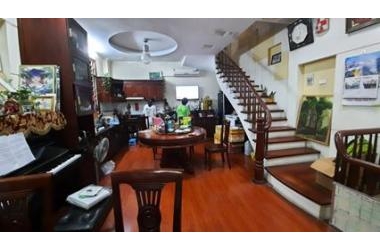 Lô góc,  hiếm, cách ô tô 36m, Tạ Quang Bửu, 52m, 4,8 tỷ.