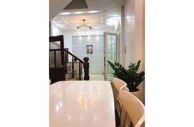 Bán nhà Trần Duy Hưng, ngõ rộng, gần phố,ô tô sát nhà, 3.9 tỷ