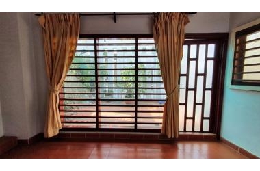 Toang… 50m2 cách ngã tư sở 200m giá 3.x