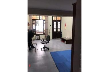 BáBán Căn Hộ Tập Thể Tầng 3 Phố Huỳnh Thúc Kháng 120m2, Mặt Tiền 4m, Chỉ 2.35 Tỷ