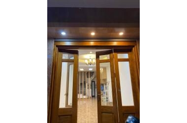 Chủ nhiệt bán gấp Phố Nguyễn Văn Cừ nhà 5 tầng, 10m ra Phố, 3.3 tỷ Thương Lượng! Sổ Vuông.