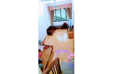 Cho thuê nhà riêng phố Đội Cấn, vừa ở vừa kinh doanh, giá hợp lý