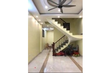 Bán Nhà Hoàng Hoa Thám, Ba Đình 40m, 5 Tầng, MT 4, Lô Góc, 3 Thoáng, 30m Ra Phố, Chỉ 3.2 Tỷ.