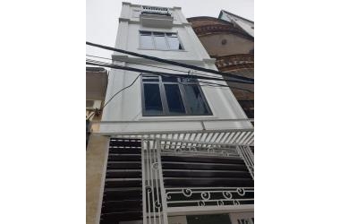 Bán gấp nhà riêng Hoàng Quốc Việt, nhà đẹp, ngõ thông, gần phố, 4 tỷ