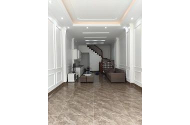 Nhà đẹp ở ngay , Nguyễn Văn Cừ 35M2, 5 Tầng, giá chỉ 3 tỷ