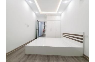 Nhà đẹp sáng loáng 42m2 Tôn Thất Tùng, Đống Đa, ngõ to, tặng nội thất, 3.2 tỷ