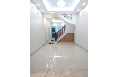 Bán nhà Trần Quốc Hoàn, nhà đẹp, trung tâm Cầu Giấy, ô tô vào nhà, 7.6 tỷ
