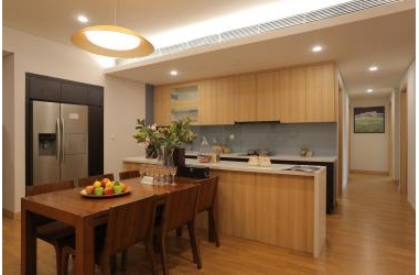 Bán nhà yên Hòa: Lô Góc- Mới Xây - Gần Phố: 38m 5 tầng mặt tiền 4.5m. 4.45ty