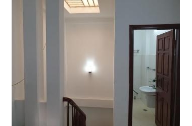 Bán nhà Nguyên Hồng, Đống Đa, mặt ngõ, gần phố, 30m, 5T, KD online tốt, 3.75 tỷ
