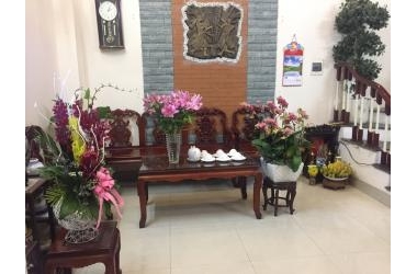 Bán nhà Trung Kính 45m, MT 5.6m, lô góc, 2 mặt tiền, full nội thất. giá 4.2ty
