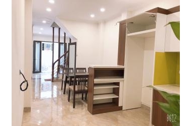 Bán nhà Lạc Long Quân, gần Hồ Tây, ô tô, nhà mới, ở luôn, 4.2 tỷ