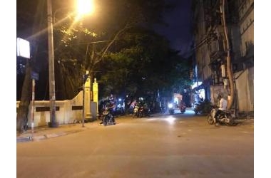 LÔ GÓC- Ô TÔ- GẦN HỒ- GẦN KHU VUI CHƠI-MẶT TIỀN KHỦNG- KINH DOANH ĐỉNH