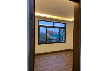 Chính chủ bán nhà Lĩnh Nam – Hoàng Mai 58m2x5T mặt tiền 5.6m giá 3.35tỷ gần phố ô tô đỗ cửa gần nhà nhiều tiện ích.