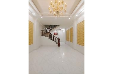 Bán Nhà Âu Cơ 45m Giá 3.75 Tỷ Mặt Tiền Rộng, Nội Thất Đẹp, Ngõ Xe 3 Gác - 0946.689.629