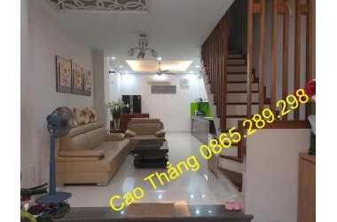 Bán nhà phố Nguyễn Văn Cừ, ngõ ô tô, khu trung tâm, bệnh viện, siêu thị, 4T, 5mMT chỉ 5.7 tỷ.