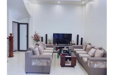 Bán nhà Minh Khai ô tô 7 đỗ cửa, vào nhà. Nhà mới 42m 5T MT6m 6.05 tỷ