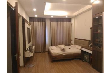 Hạ 200 triệu bán nhanh nhà phố Thái Hà, ô tô đõ cửa.