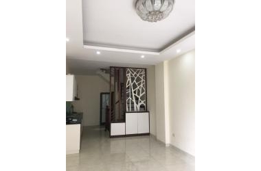 Cần tiến bán gấp nhà Ngọc Thụy , 42m2, 5T , MT 4M , Giá 2.9 tỷ Nhà mới