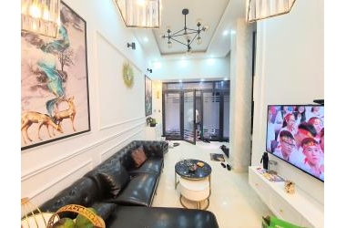 To đẹp mới ngõ nông thông thoáng Tôn Đức Thắng 5 tầng 50m2 5.3 tỷ