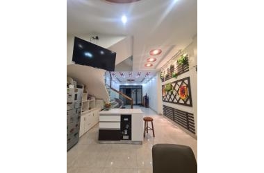 Lô góc, Bán nhà Nguyễn Văn Cừ 60m2, 4T , MT 5M, giá 5.55 tỷ , Ô tô vào nhà