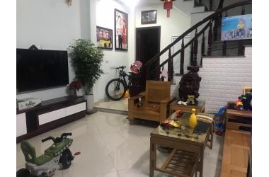 Bán nhà Bát Khối, 40m2 x 4 tầng chỉ hơn 2 tỷ, cách 1 vài nhà ra phố. LH: 0865289298