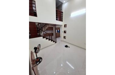 Mặt ngõ có vỉa hè,MT 9.6m,DT 95m2,8 tầng thang máy 38 phòng Giáp Nhất
