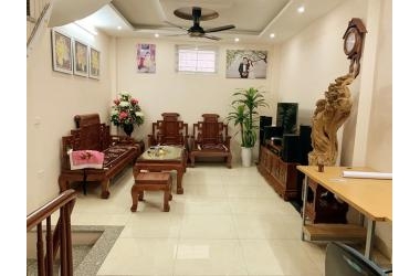 Bán gấp nhà Hoàng Văn Thái, 50m, 5,3 tỷ, ô tô vào nhà.